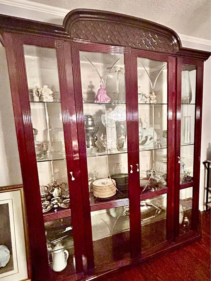 Beautiful Italian made Dining cabinet glass and mahogany
