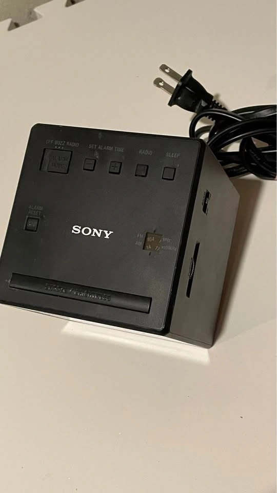 Sony Dream Machine AM/FM Clock Radio - photo 5