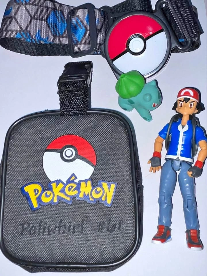 Pokemon Trainer Set: Ash Ketchum Figure, Bulbasaur, Belt & Bag