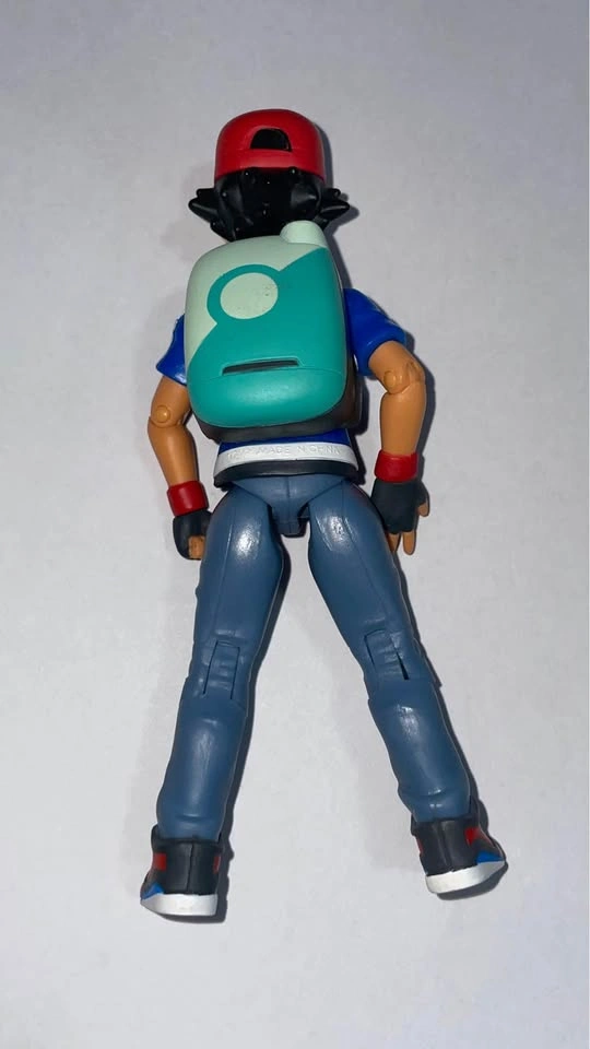 Pokemon Trainer Set: Ash Ketchum Figure, Bulbasaur, Belt & Bag - photo 3