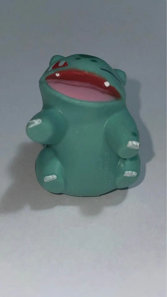 Pokemon Trainer Set: Ash Ketchum Figure, Bulbasaur, Belt & Bag - photo 4