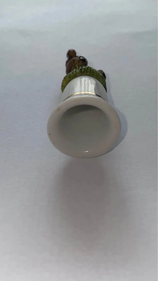 Vintage Avon Teddy Bear Porcelain 1999 Thimble - Collectible Gol - photo 3
