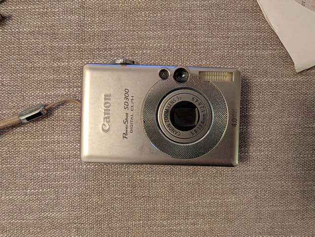 Canon PowerShot SD300 - for parts only