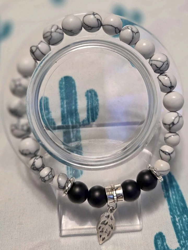 Boho White Howlite & Matte Black Onyx Stretch Bracelet