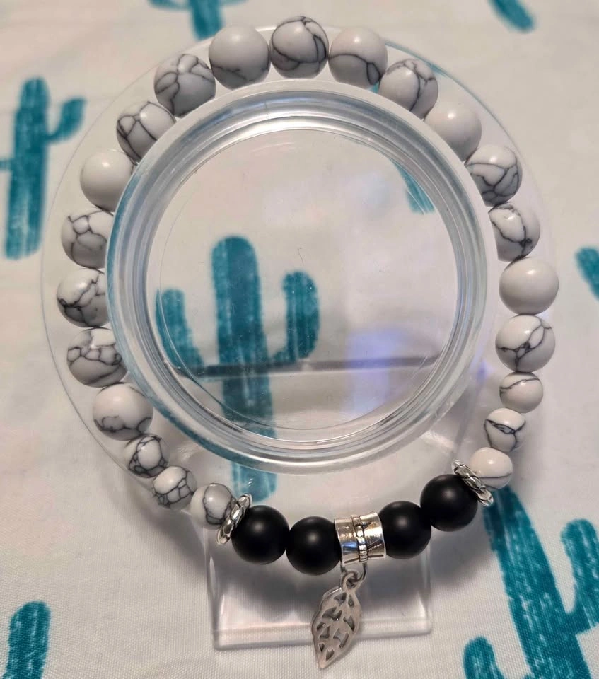 Boho White Howlite & Matte Black Onyx Stretch Bracelet - photo 2