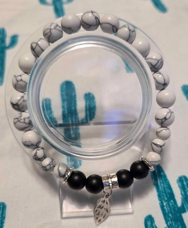 Boho White Howlite & Matte Black Onyx Stretch Bracelet - photo 3