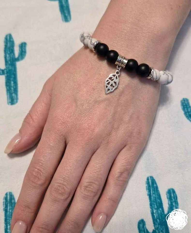 Boho White Howlite & Matte Black Onyx Stretch Bracelet - photo 4