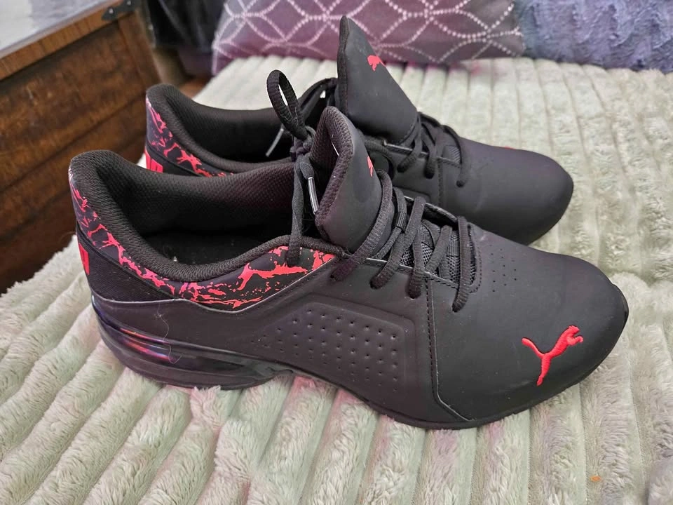 Men's Size 11.5 Puma Runners
