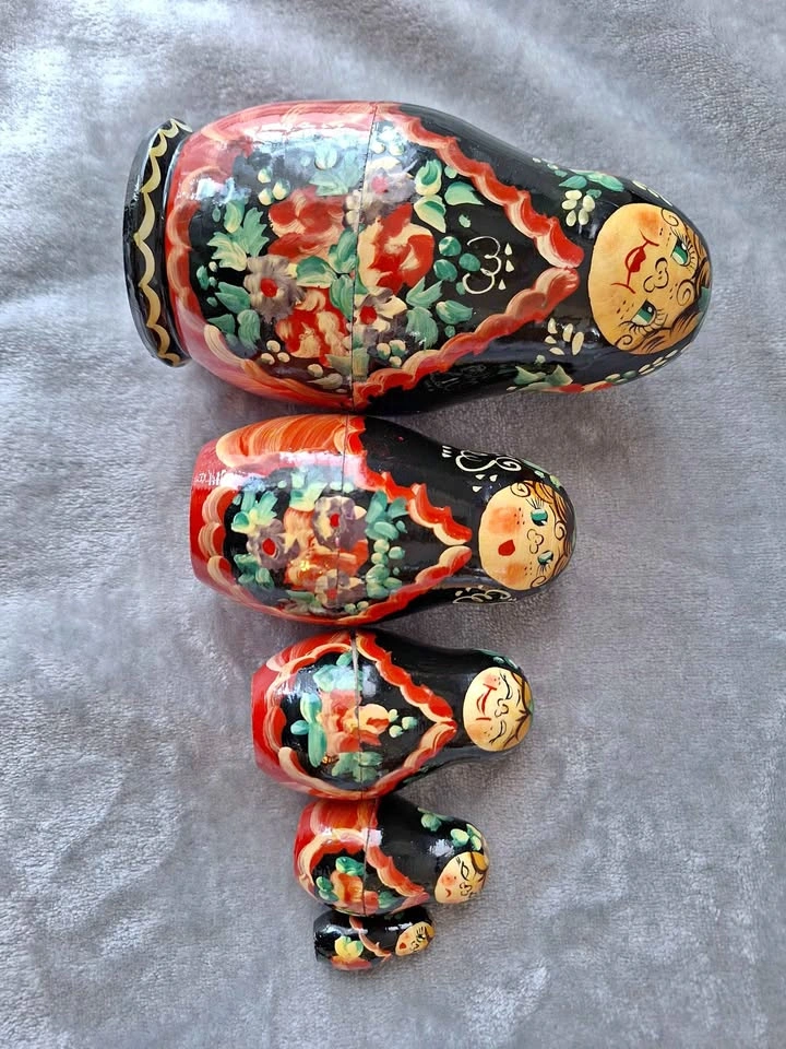 Vintage Russian Matryoshka Nesting Dolls