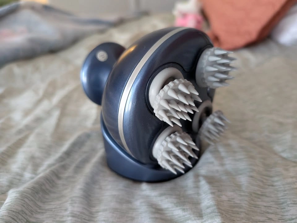 Electric Scalp Massager (USB-C Charging Dock) - photo 3