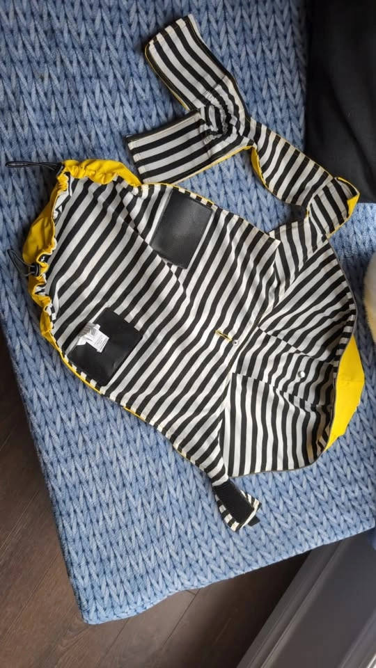 Canada Pooch Dog Raincoat (L/XL) - photo 2