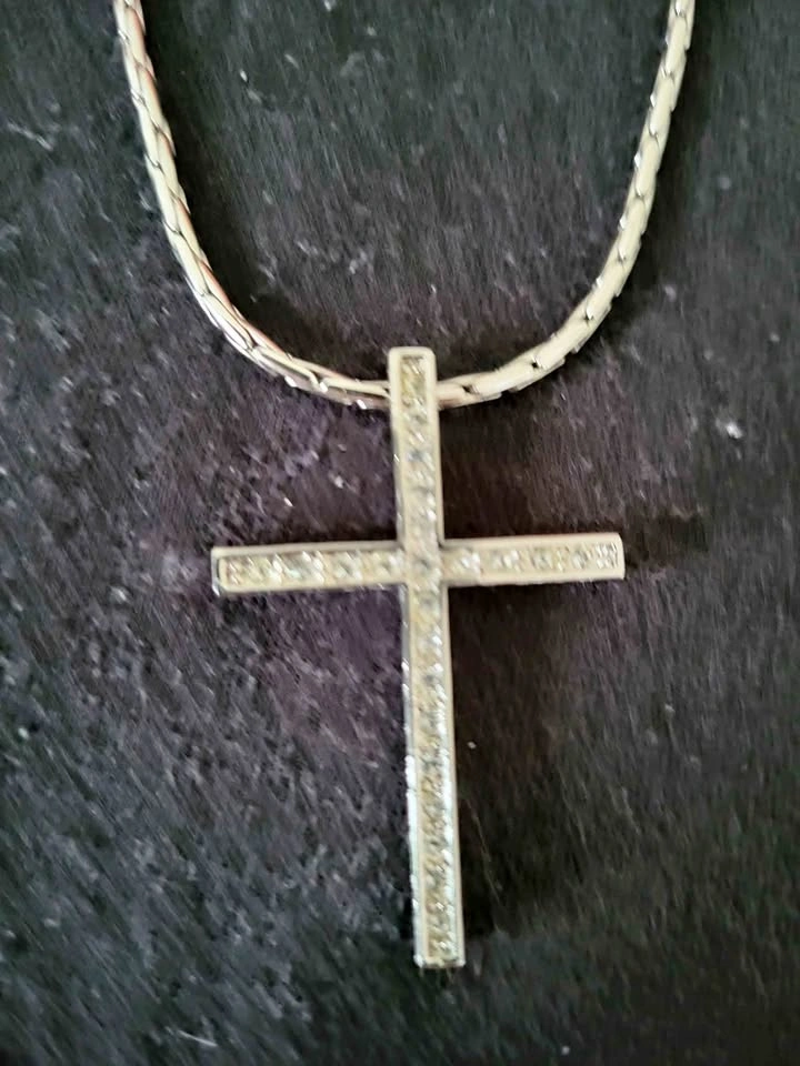SILVER CROSS NECKLACE