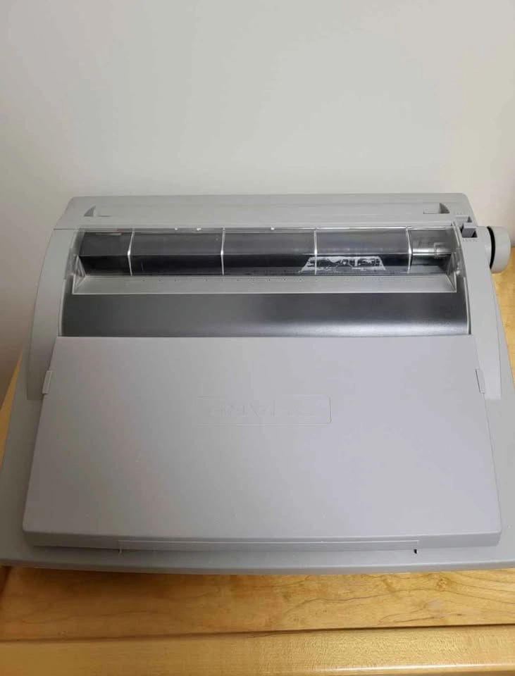 SHARP ELECTRONIC TYPEWRITER - photo 2