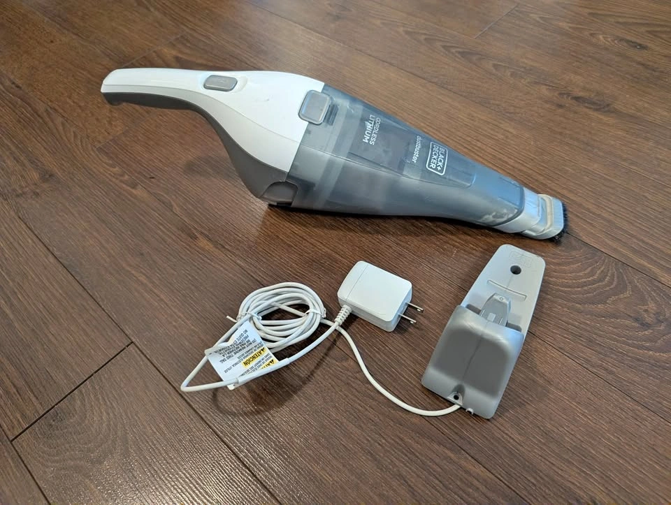 Cordless Lithium Vacuum Black+Decker Dustbuster