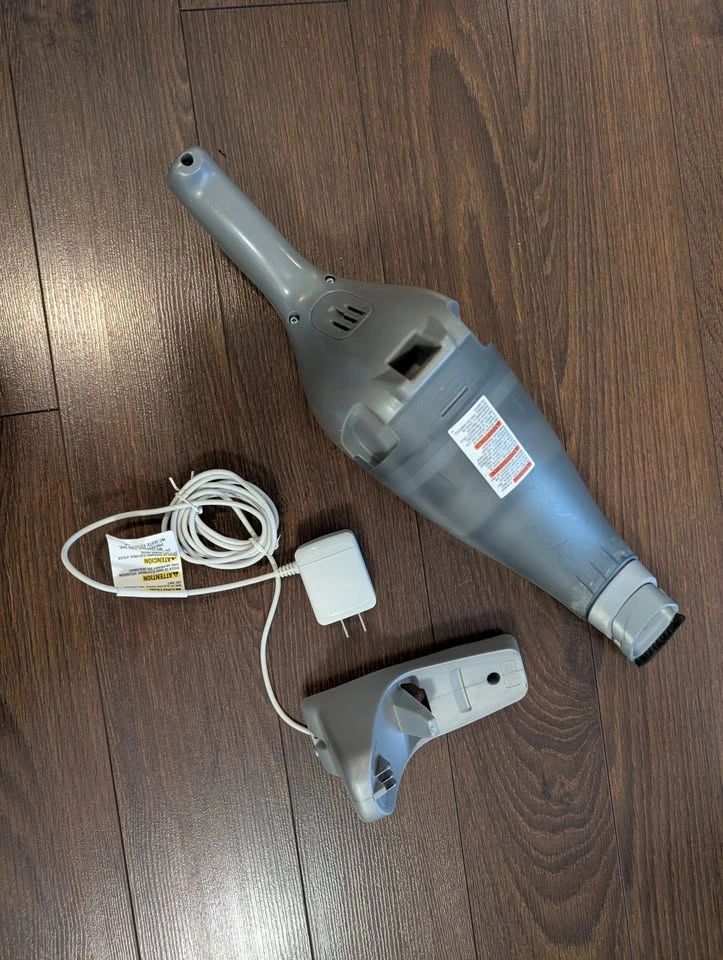 Cordless Lithium Vacuum Black+Decker Dustbuster - photo 2