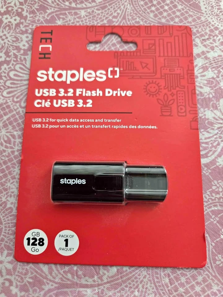 Staples USB 3.2 Flash Drive (Unopened)