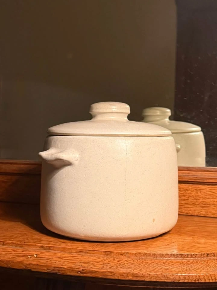 Vintage West Bend Stoneware Bean Pot - photo 2