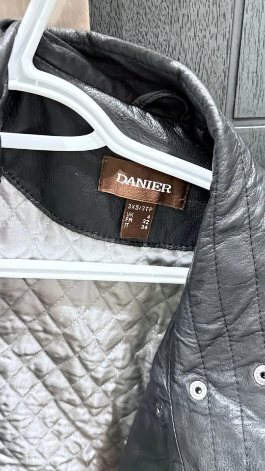 Danier Black Leather Jacket 3XS - photo 2