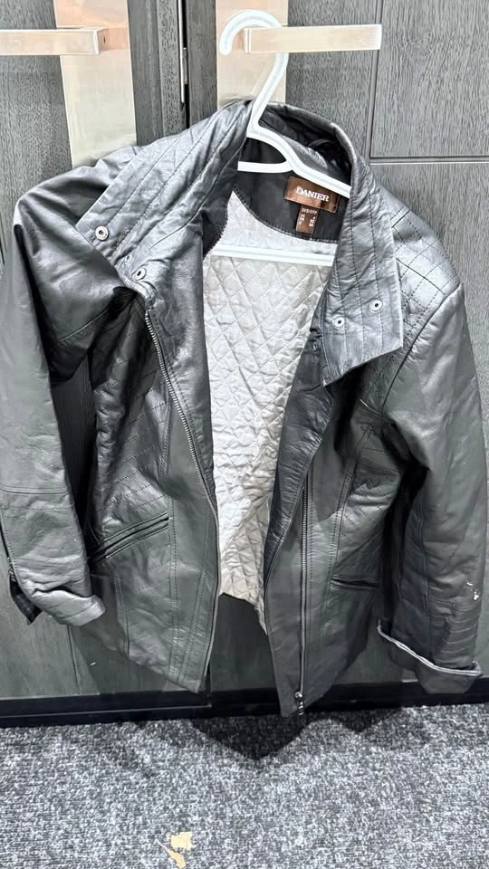 Danier Black Leather Jacket 3XS - photo 3