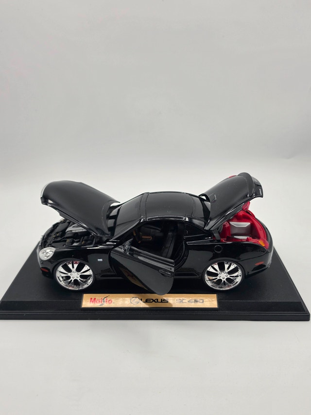 Maisto 1:18 Lexus SC430 Die-Cast Model Car - Display Base - photo 2