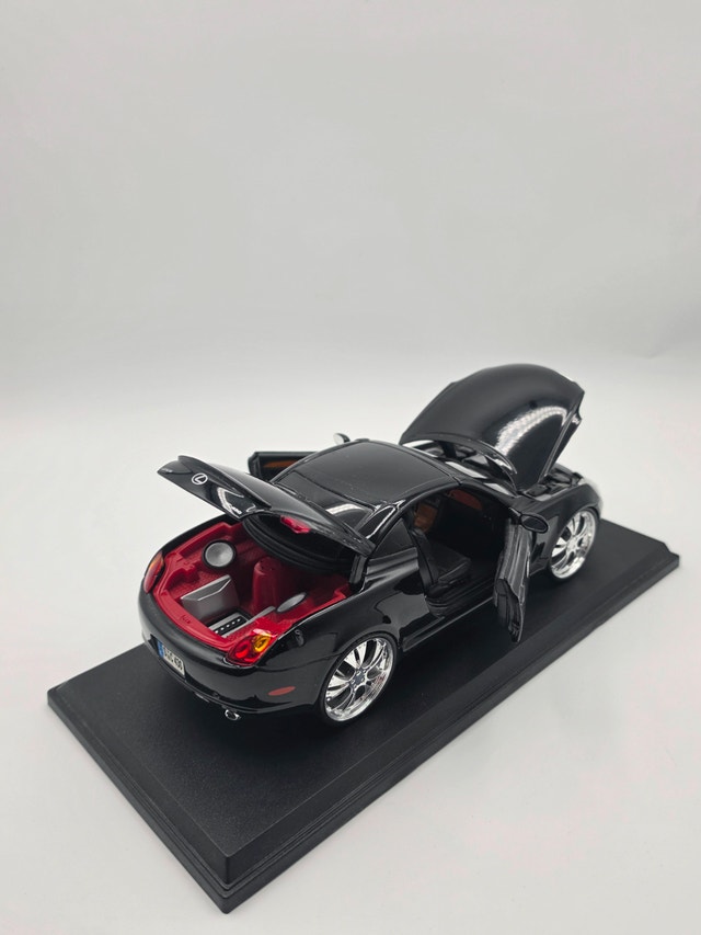 Maisto 1:18 Lexus SC430 Die-Cast Model Car - Display Base - photo 4