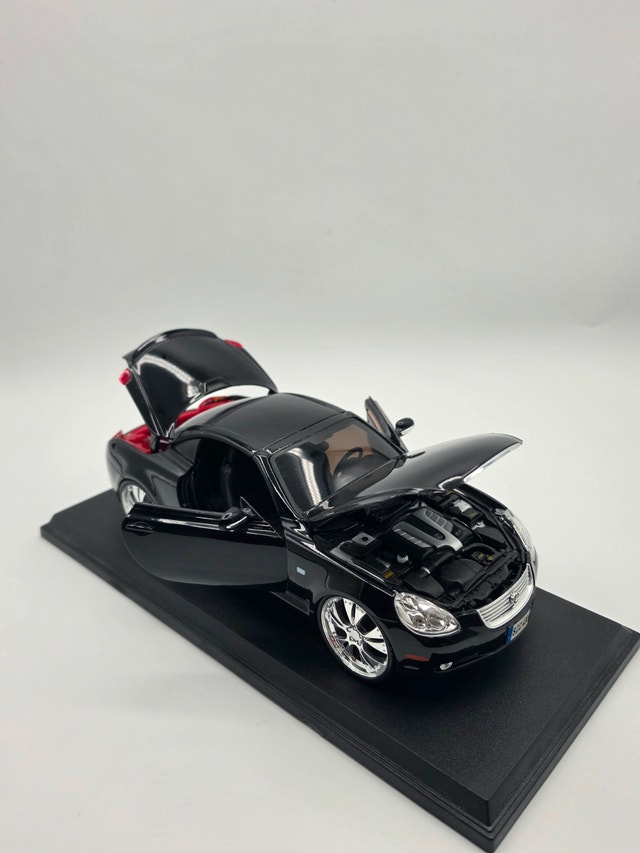 Maisto 1:18 Lexus SC430 Die-Cast Model Car - Display Base - photo 5