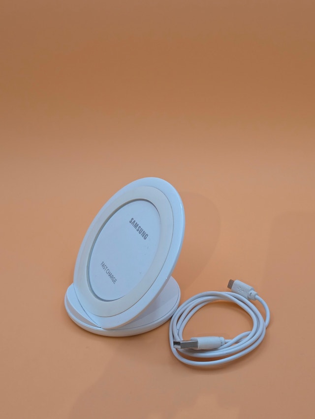 Samsung Fast Charge Wireless Charger Stand EP-NG930 - photo 2