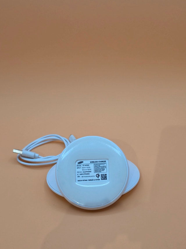 Samsung Fast Charge Wireless Charger Stand EP-NG930 - photo 5