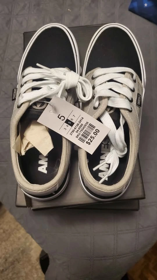 Youth Size 5 Shoes - photo 2