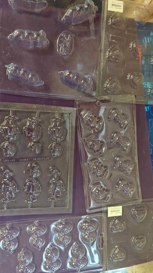 Plastic transparent molds