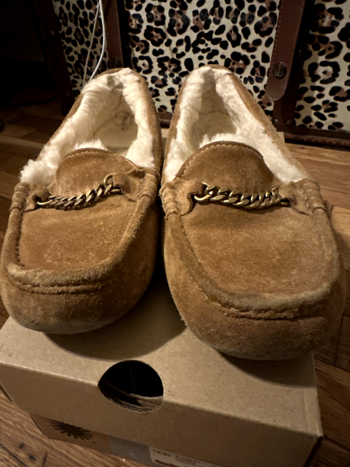 UGG Australia Women's Ansley Slipper with charm USED SIZE 8 - photo 4