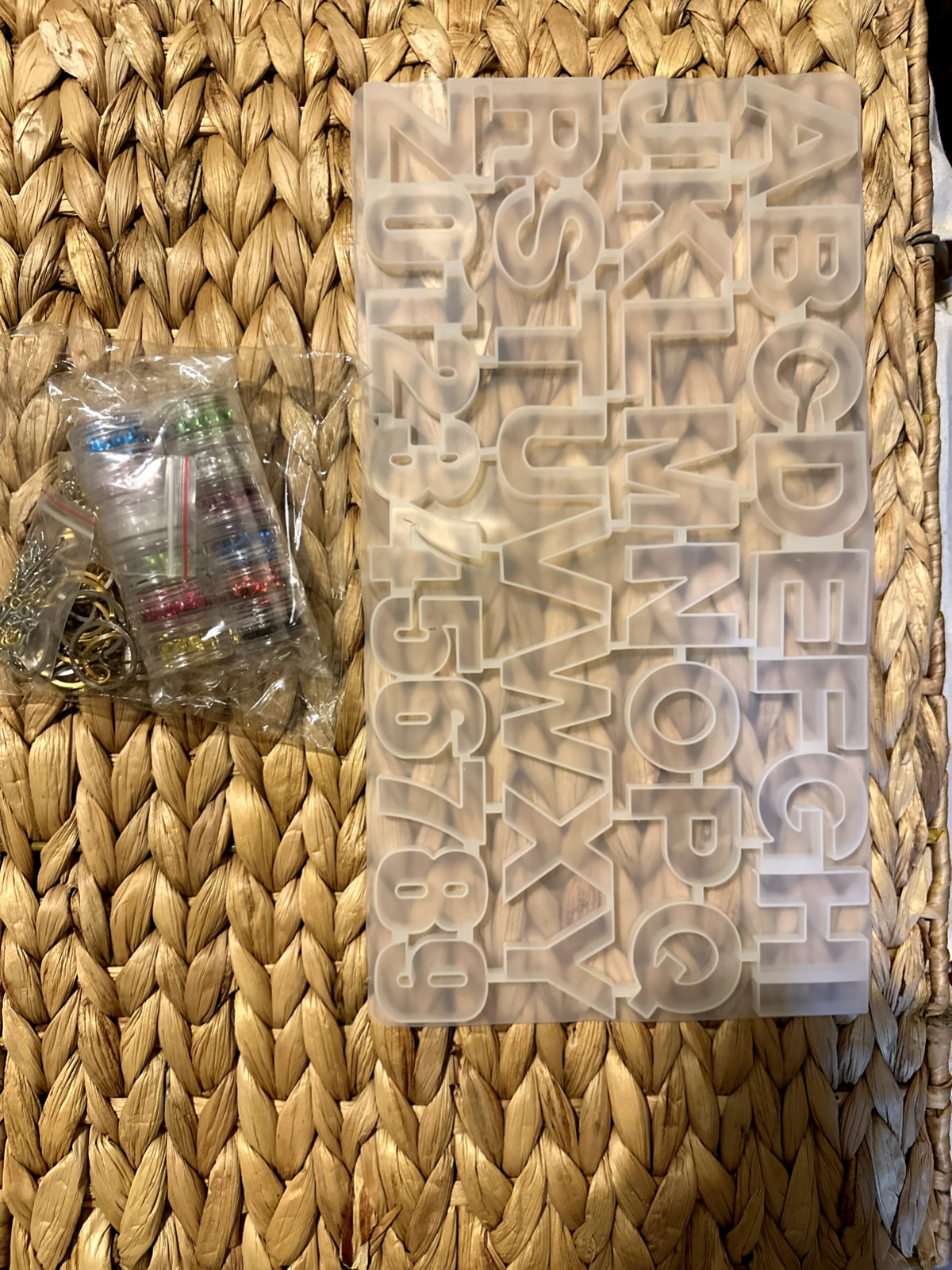 73-Piece Alphabet & Number Resin Molds - DIY Keychain Kit - photo 3