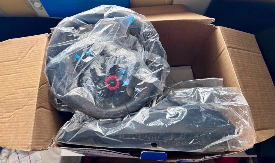 Logitech G29 Driving Force Racing Wheel + Pedals for PS5/PS4/PS3 - photo 3