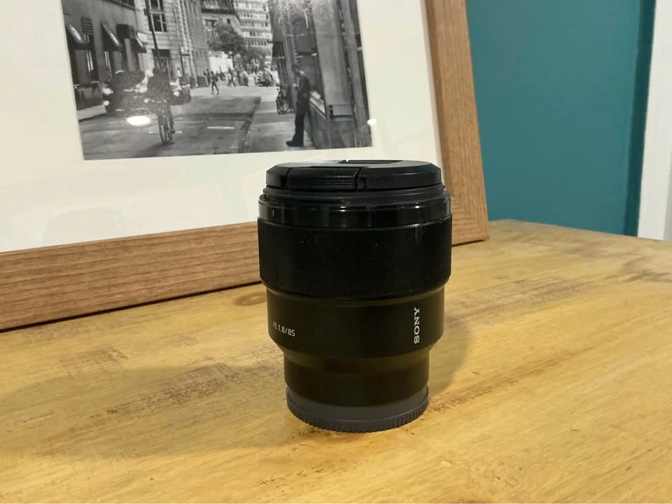 Sony 85mm F1.8 e-mount lens - photo 2