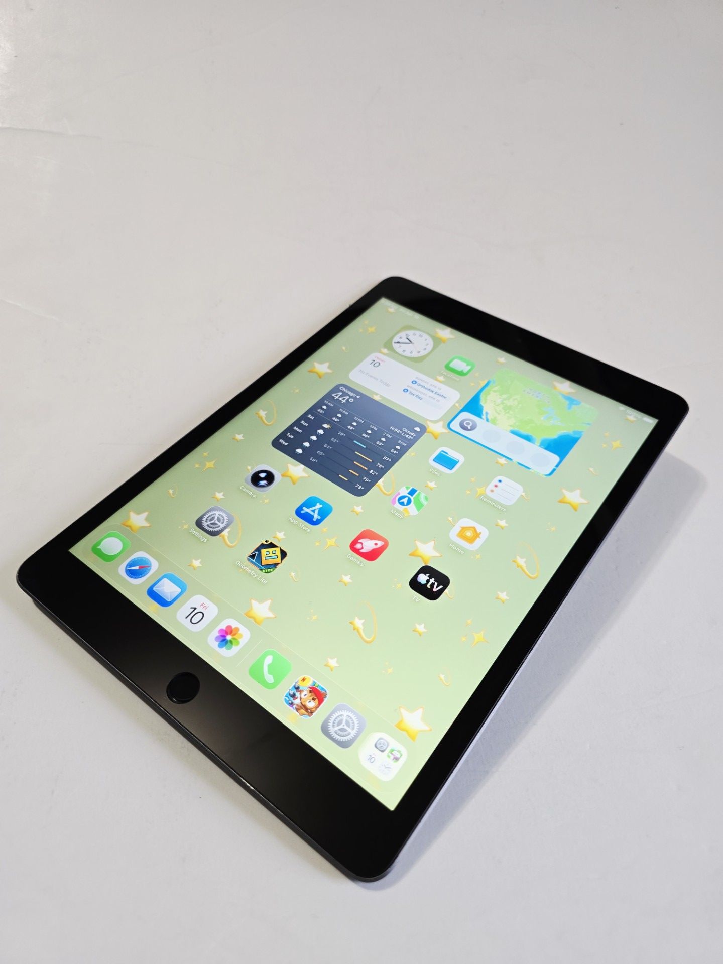 Apple iPad (8th Generation) 32GB Space Grey - photo 2
