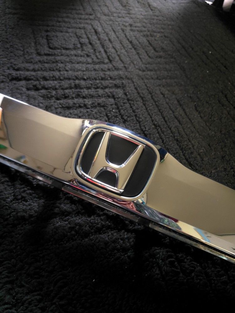 Honda Insight 2012-2014 Rear Trunk Chrome Garnish - photo 4