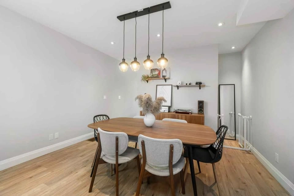 Light fixture with 4 hanging Pendant Lights - photo 2
