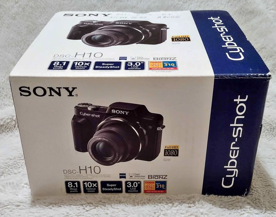 Sony Cyber-shot DSC-H10 8.1MP Digital Camera