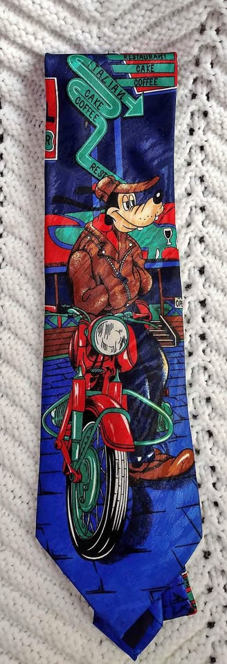 Detective Goofy Mens Tie Disney Captain Morgan Hotel