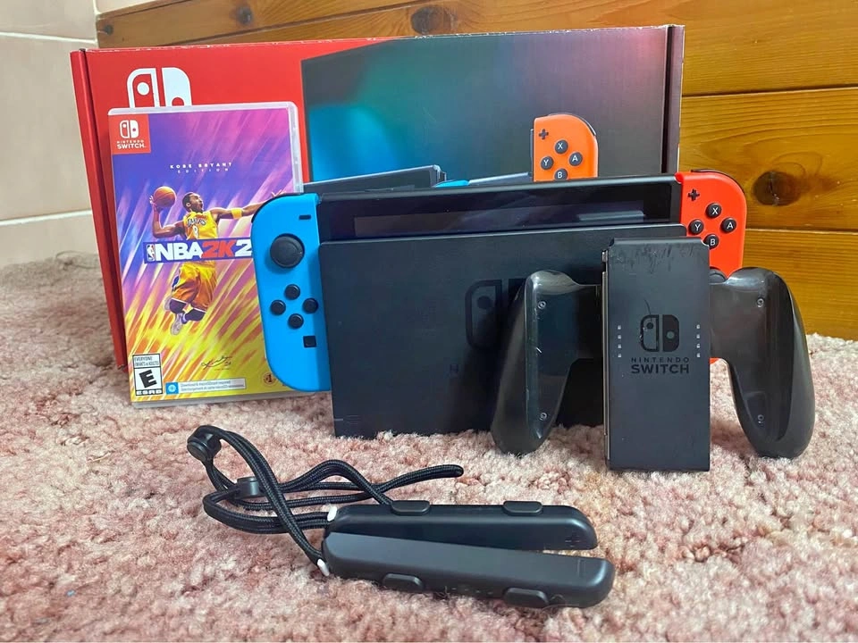 Nintendo Switch Bundle – Complete w/ Box + 3 Games