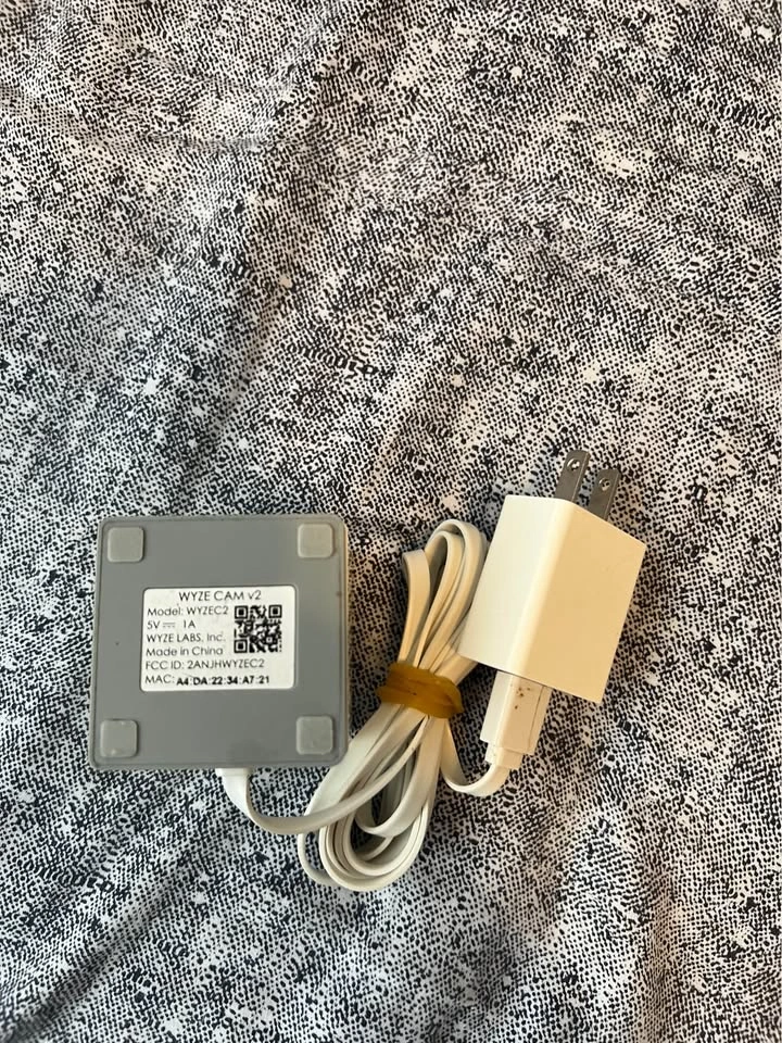 Wyze Cam v2 - photo 2