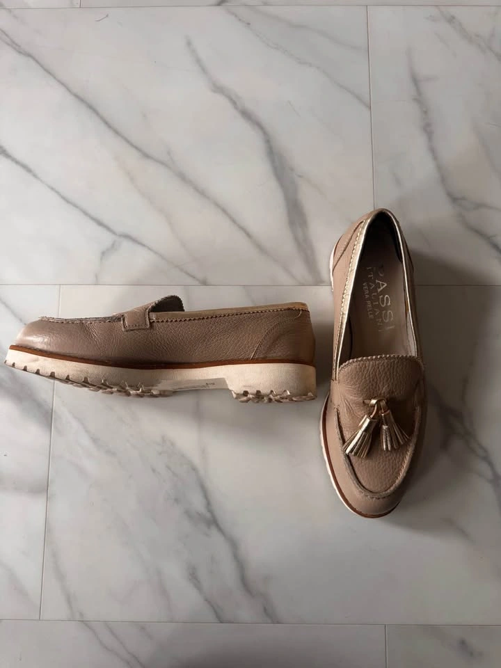 Taupe tassel loafers - photo 2