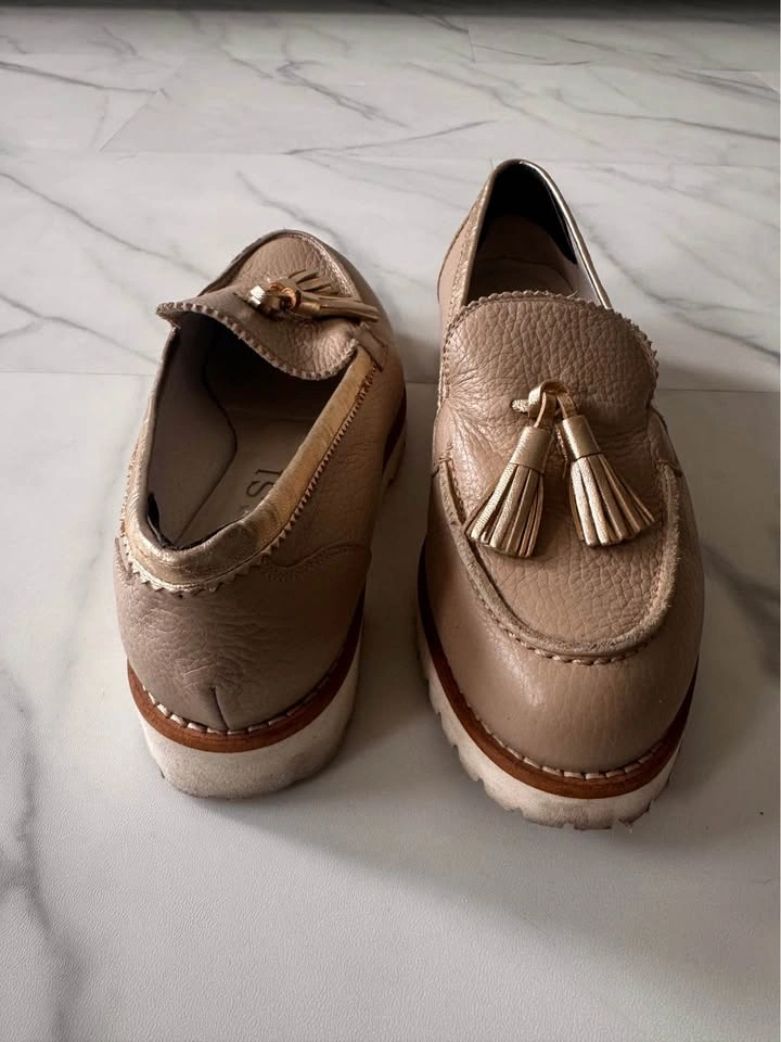 Taupe tassel loafers - photo 5
