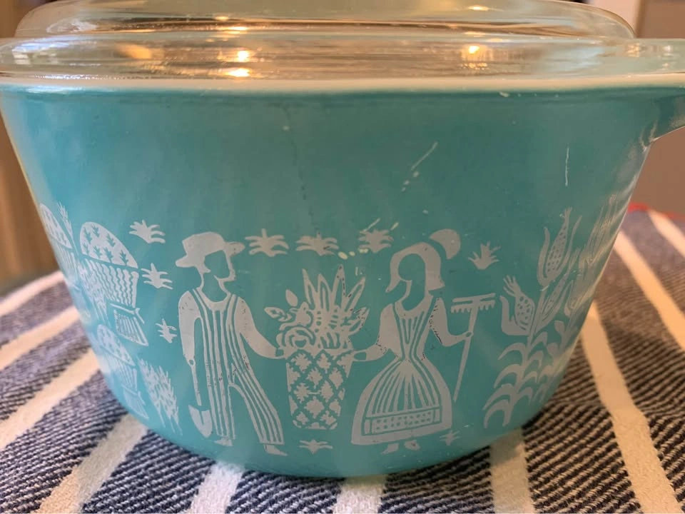 Vintage Pyrex Amish Butterprint Dishes w/ Lids - photo 2