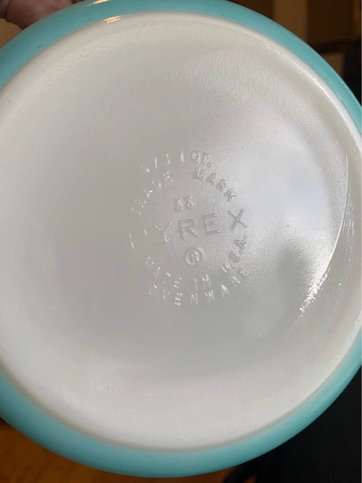 Vintage Pyrex Amish Butterprint Dishes w/ Lids - photo 4