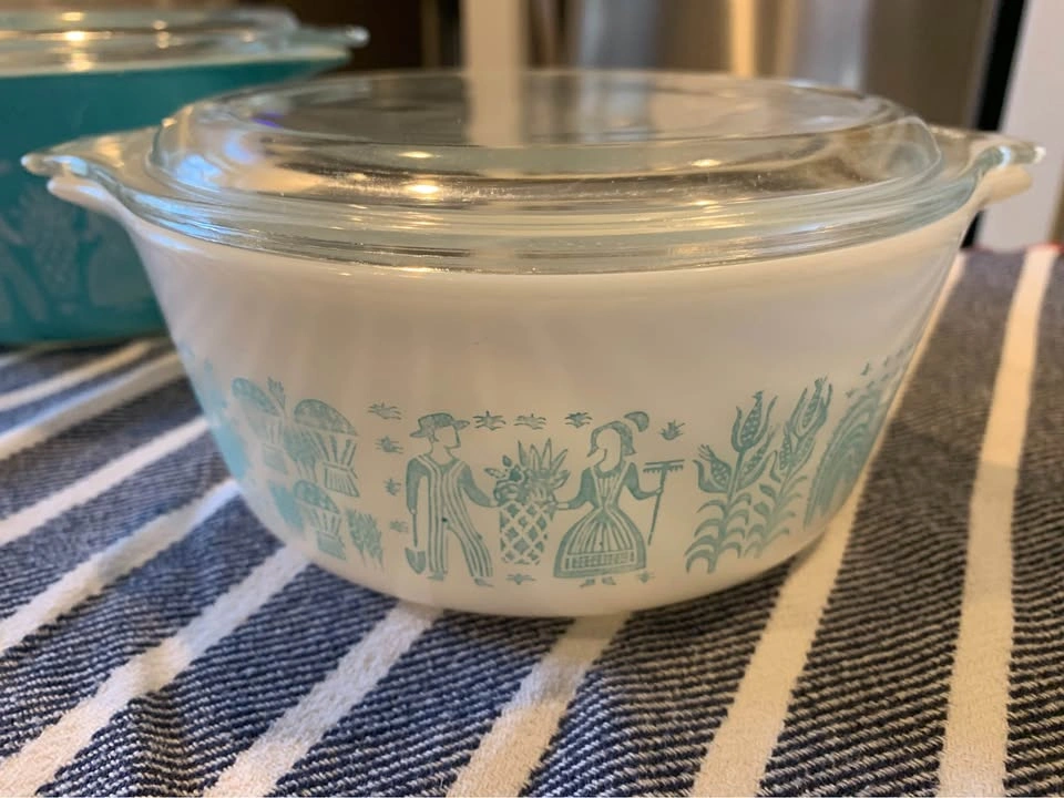 Vintage Pyrex Amish Butterprint Dishes w/ Lids - photo 5