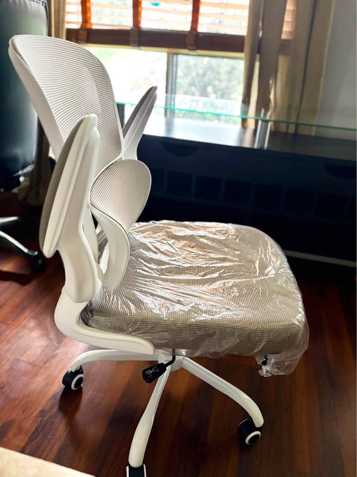 Brand New chair, Assembled & ready - photo 2