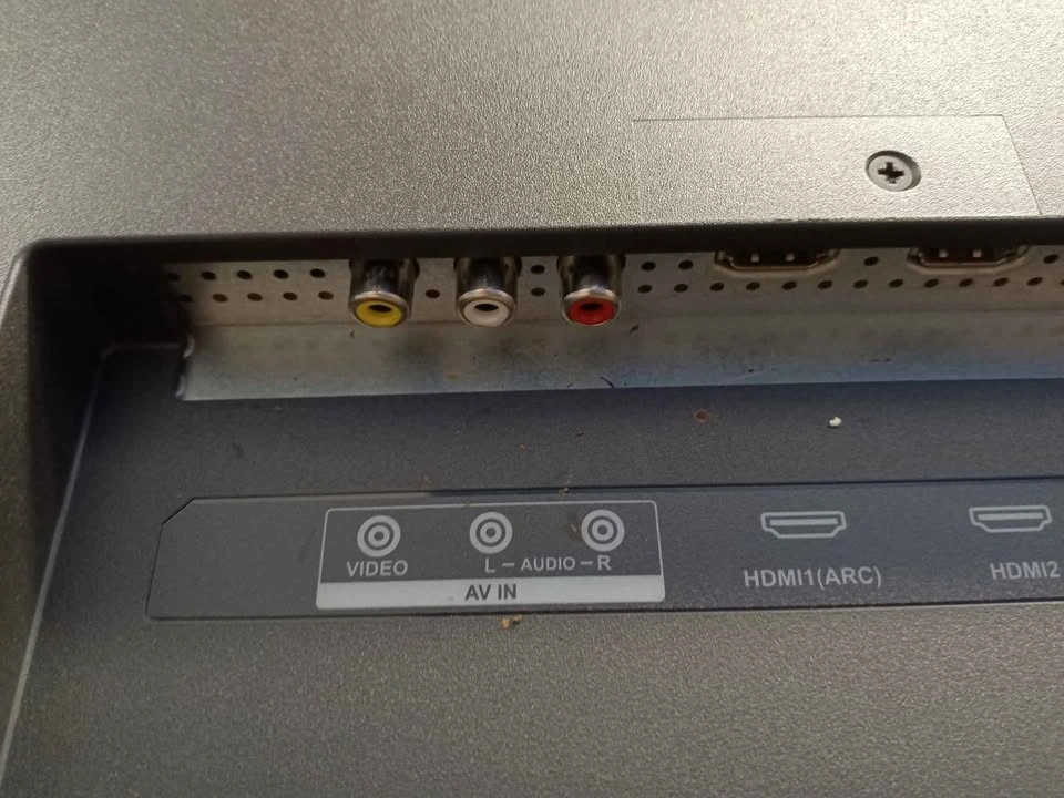 38.5" Insignia Roku Smart TV - photo 4