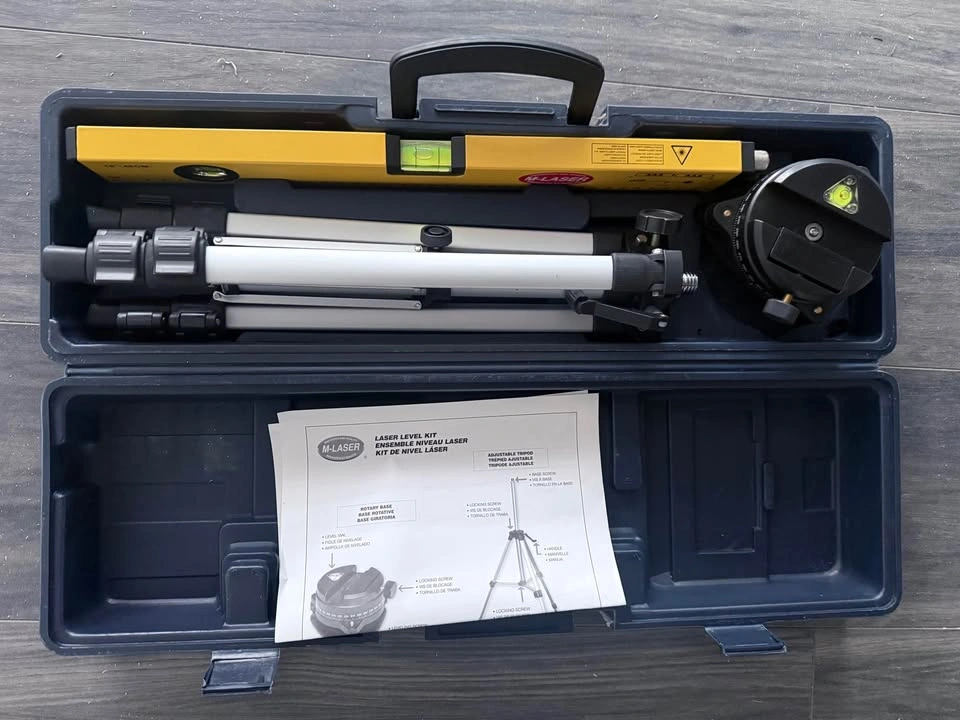 NEW Laser Level with Tripod and Case $50 - photo 2