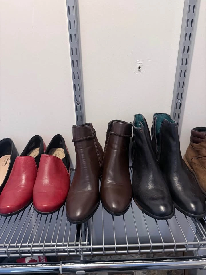 9 Pairs of Beautiful Boots and Shoes - sizes 9-10 - photo 3
